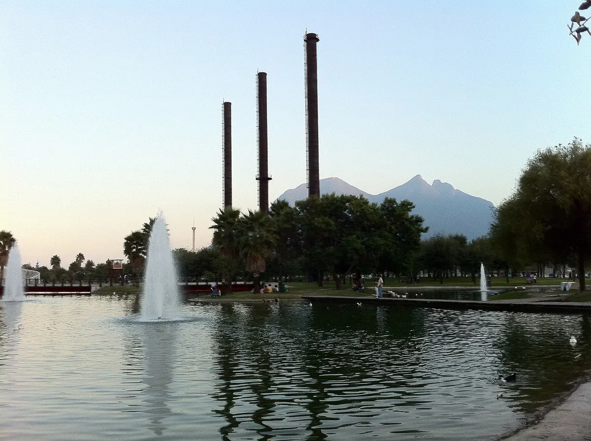 Estructuras industriales de Parque Fundidora en Monterrey